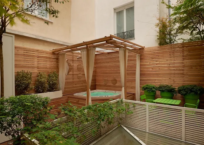 Le Mathurin & Отель Париж