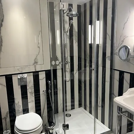 Le Mathurin 4* Parigi