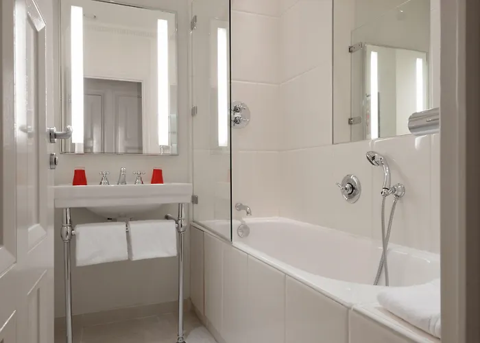 Le Mathurin & Szálloda